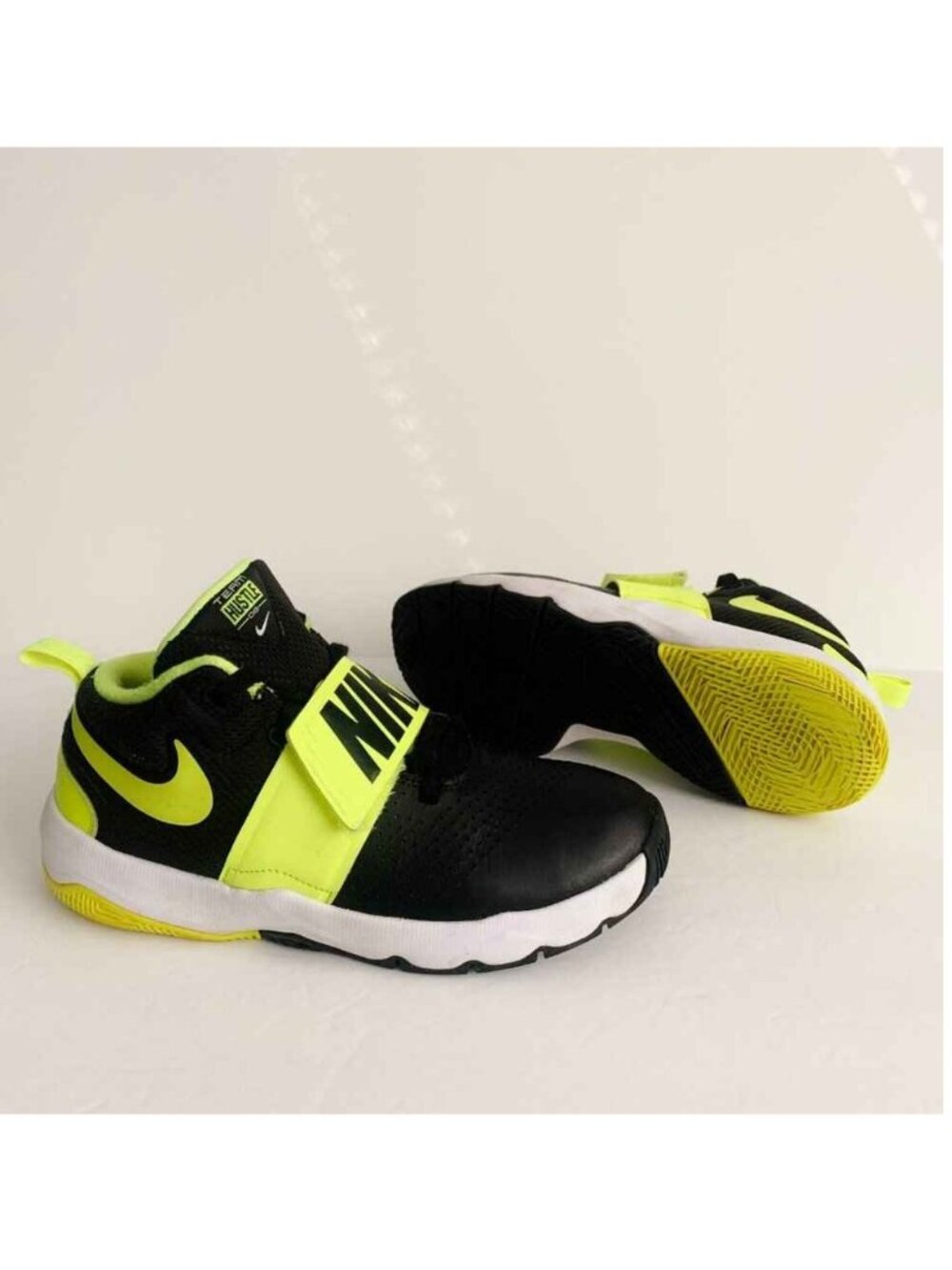 Nike Tean Hustle Mid Shoes